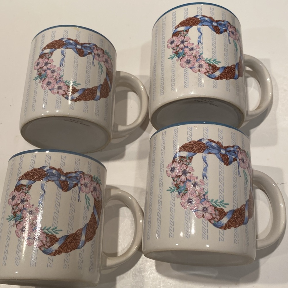 Vintage KIC Set of 4 Heart Wreath Coffee Mugs